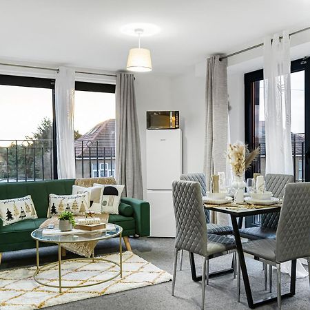One And Two Bed Apartments Slough Near Heathrow Colnbrook Экстерьер фото