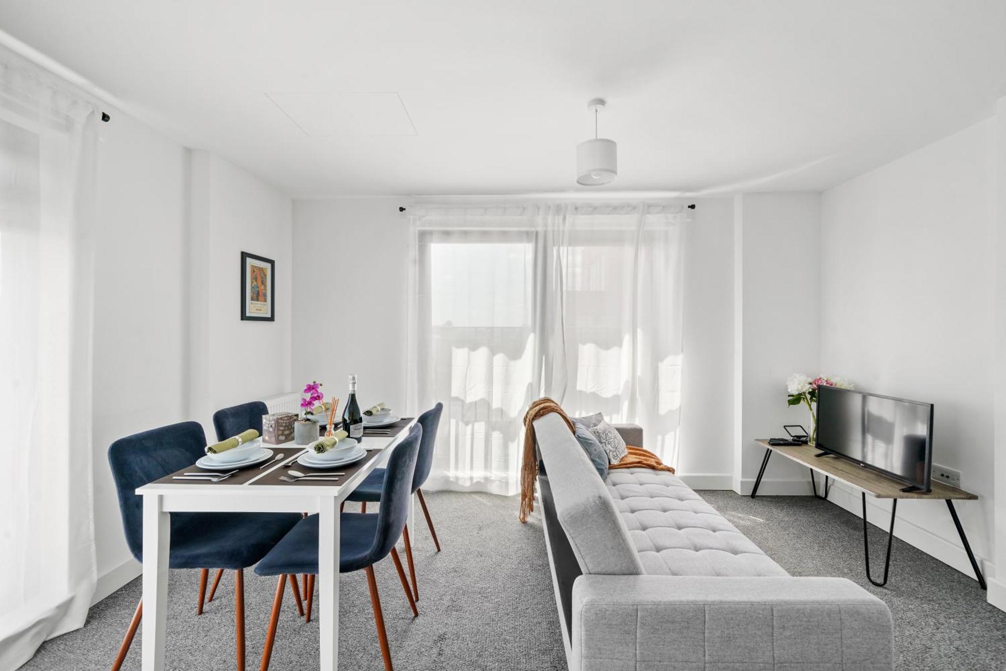 One And Two Bed Apartments Slough Near Heathrow Colnbrook Экстерьер фото
