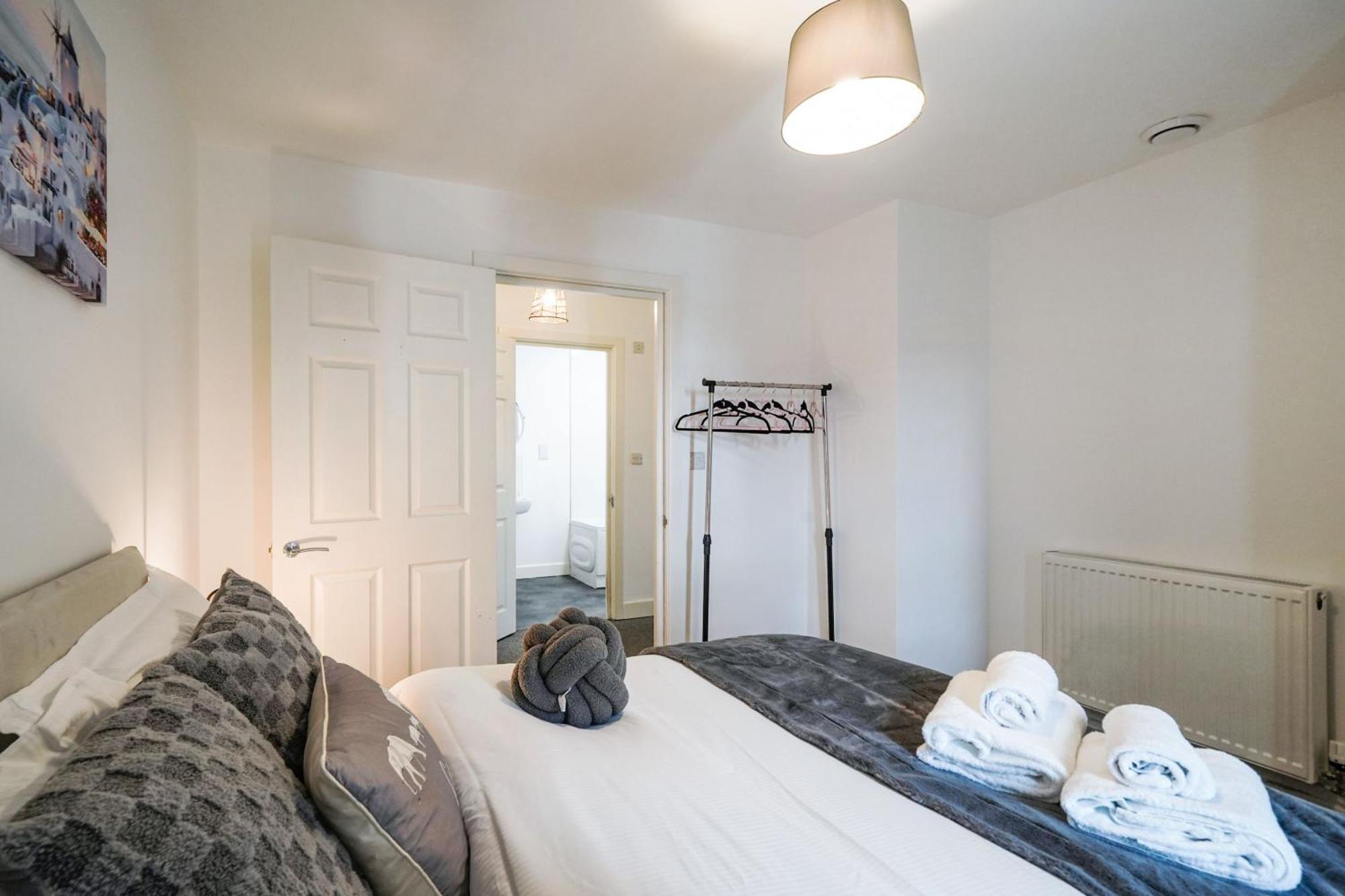 One And Two Bed Apartments Slough Near Heathrow Colnbrook Экстерьер фото