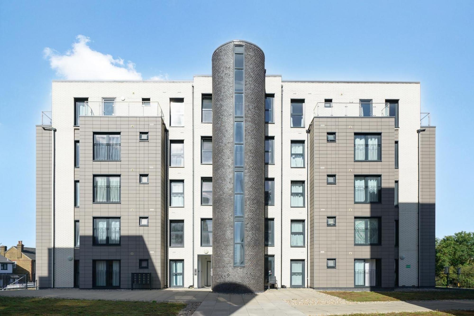 One And Two Bed Apartments Slough Near Heathrow Colnbrook Экстерьер фото