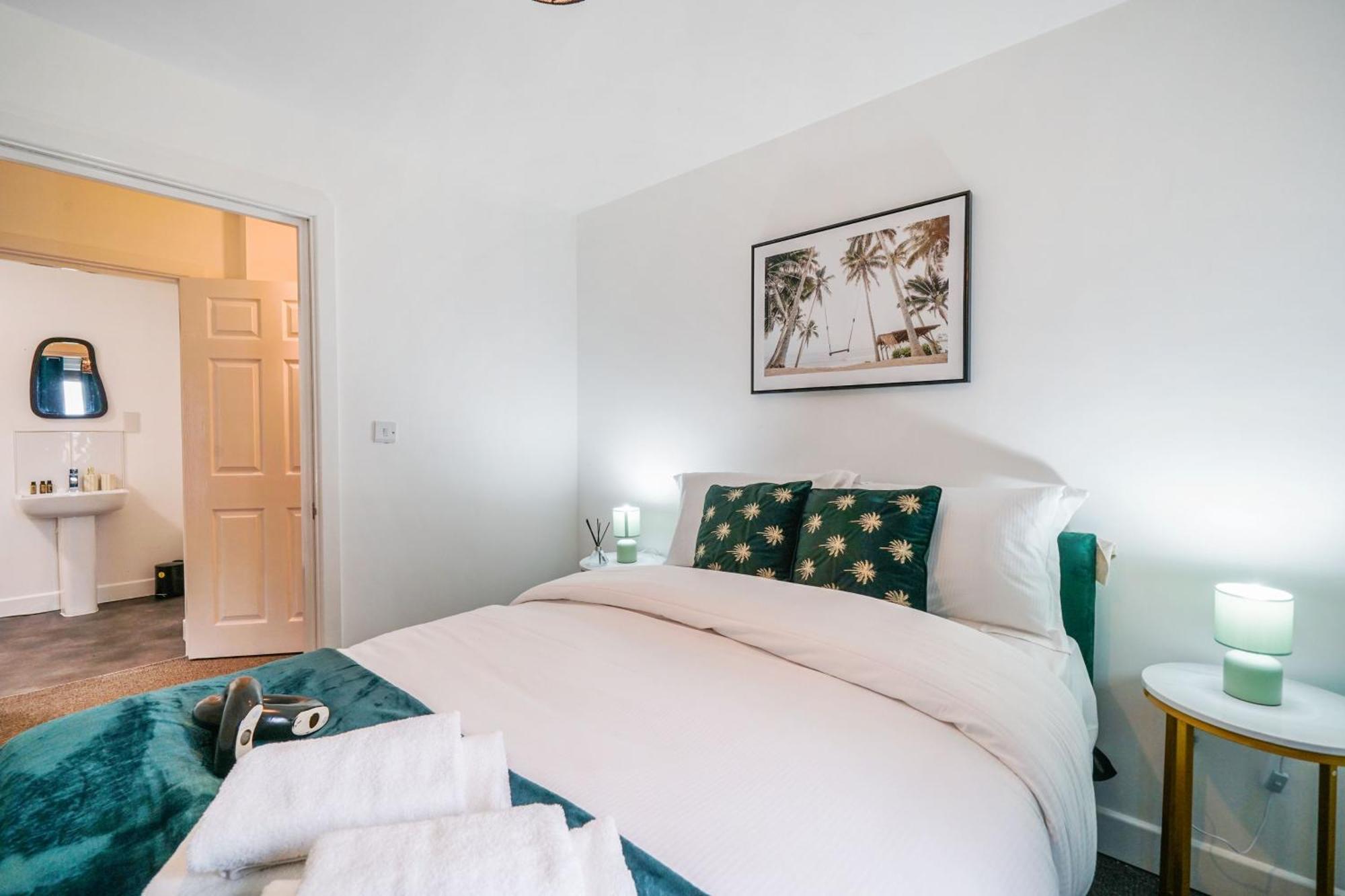 One And Two Bed Apartments Slough Near Heathrow Colnbrook Экстерьер фото