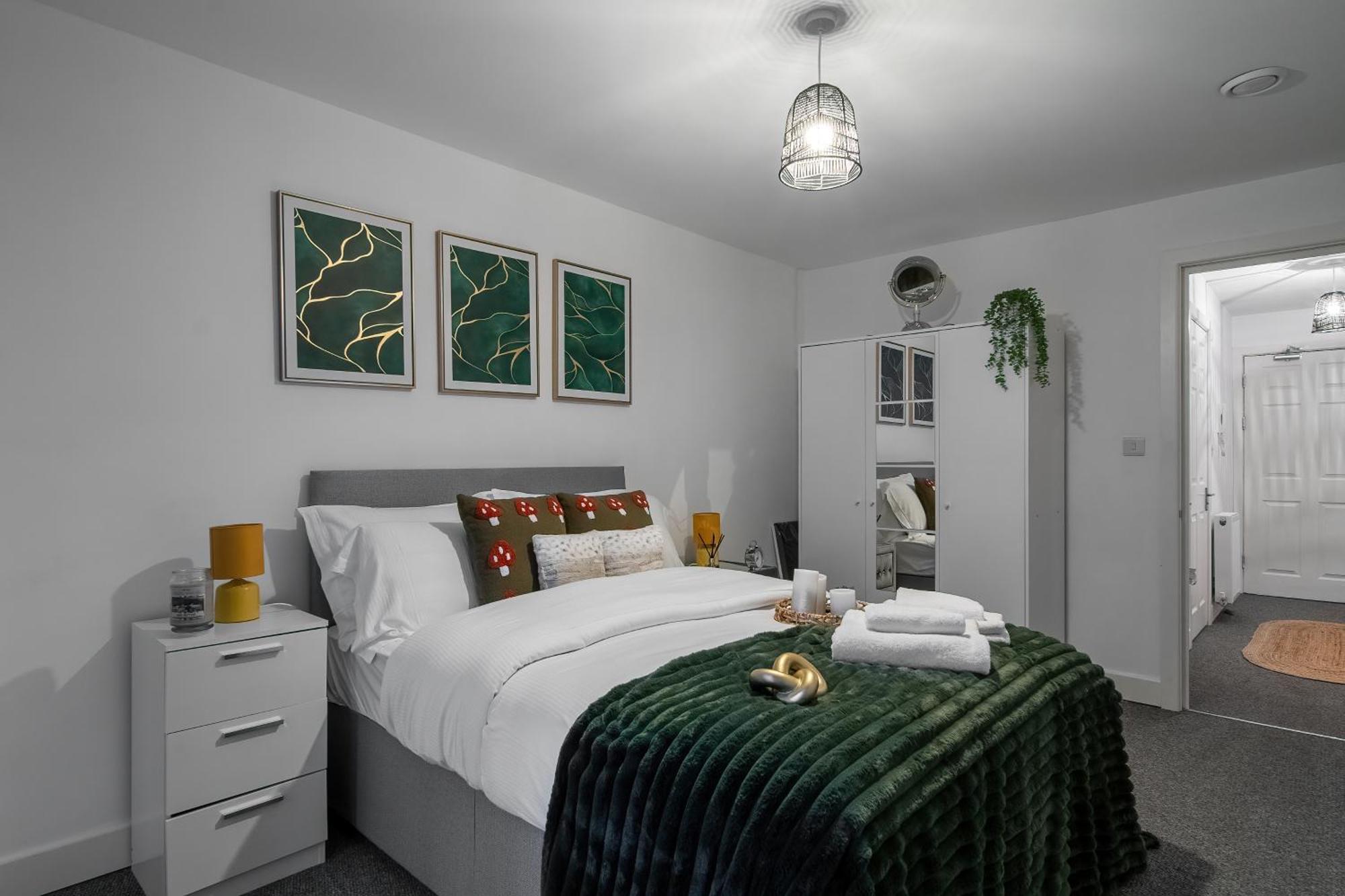 One And Two Bed Apartments Slough Near Heathrow Colnbrook Экстерьер фото